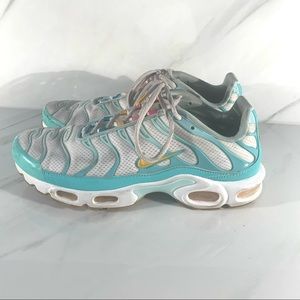 Women’s size 11 Nike Air Max plus in white and teal